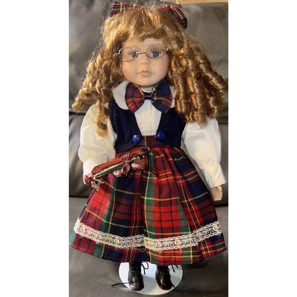 -DOLL artmark Chicago Ltd Violin Playing Porcelain
